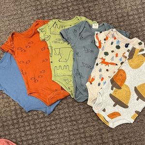6 short sleeve onesies